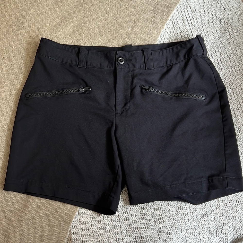 FILA Women’s Golf Shorts- Black, size 6